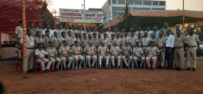 ಯಮಕನಮರಡಿ: ಹಳೆ ಠಾಣೆಗೆ ಗುಡ್ ಬೈ ಹೇಳಿ ನೂತನ ಠಾಣೆಗೆ ಎಂಟ್ರಿ ಕೊಟ್ಟ ಯಮಕನಮರಡಿ ಪೊಲಿಸರು.