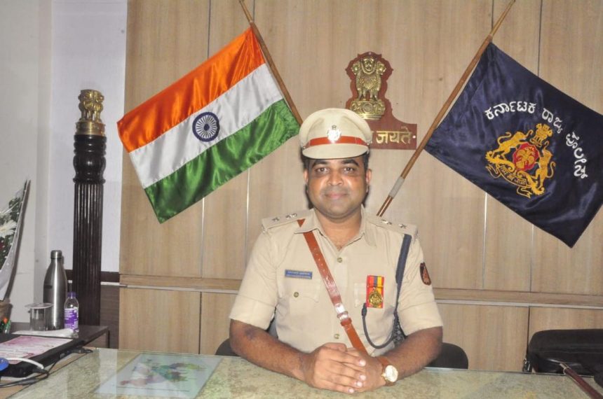 ಹಲೋ..ನಾನು ನಿಮ್ಮ ಜಿಲ್ಲೆಯ ಎಸ್,ಪಿ ಅಕ್ರಮಗಳಿಗೆ ಕಡಿವಾಣ,ಕಾನೂನಿನ ಅಡಿಯಲ್ಲಿ ಸಮಸ್ಯೆಗಳಿಗೆ ಪರಿಹಾರ