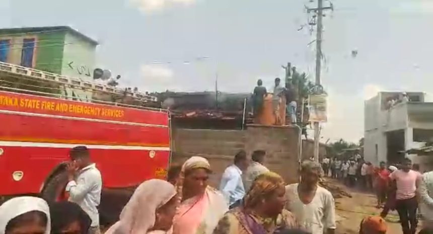 ಬಸ್ತವಾಡ ಮನೆಗೆ ಬೆಂಕಿ ತಗುಲಿ ಅಪಾರ ಪ್ರಮಾಣದ ಸಾಮಗ್ರಿಗಳು ಸುಟ್ಟು ಬಸ್ಮ.!.