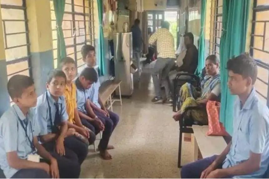 ಮೆಟ್ರಿಕ್ ಪೂರ್ವ ಬಾಲಕರ ವಸತಿ ನಿಲಯದಲ್ಲಿ,ಹಲ್ಲಿ ಬಿದ್ದ ಸಾರು ಸೇವಿಸಿ 23 ವಿದ್ಯಾರ್ಥಿಗಳು ಅಸ್ವಸ್ಥರಾಗಿರುವ ಘಟನೆ ನಡೆದಿದೆ.!