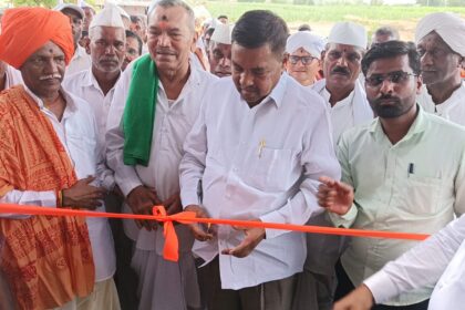 ಖಾನಾಪುರ: ಕರಿಕಟ್ಟಿ ಗ್ರಾಮದಲ್ಲಿ ನವೀಕೃತ ವಿಠ್ಠಲ್ ರುಕ್ಮಿಣಿ ಮಂದಿರ ಲೋಕಾರ್ಪಣೆ ಮಾಡಿದ ದೇವಸ್ಥಾನಗಳ ಜಿರ್ನೋಧಾರಕ ನಾಸೀರ್ ಬಾಗವಾನ