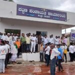 ಕಬ್ಬೂರ ಪಟ್ಟಣ ಪಂಚಾಯತಿ: ಮುಖ್ಯಧಿಕಾರಿಯ ತುಘಲಕ ಆಡಳಿತ ಕಚೇರಿಗೆ; ಬೀಗ ಹಾಕಿ ಪ್ರತಿಭಟನೆ ನಡಿಸಿದ ಸಾರ್ವಜನಿಕರು